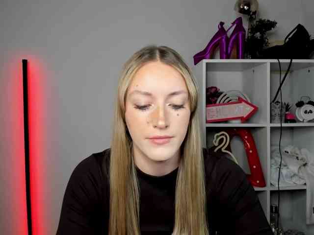 EvelynBlond26