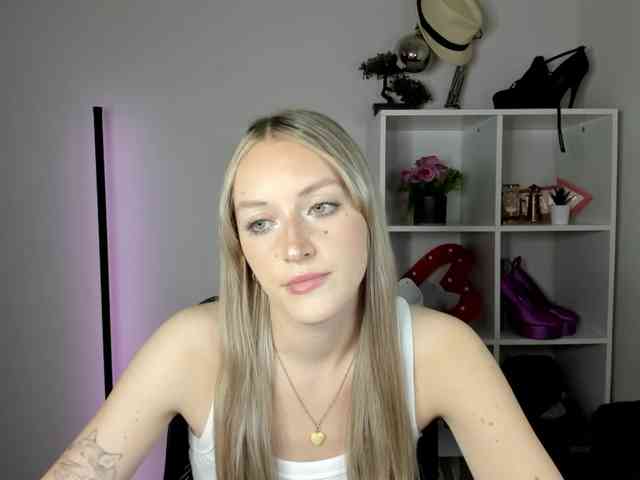 EvelynBlond26
