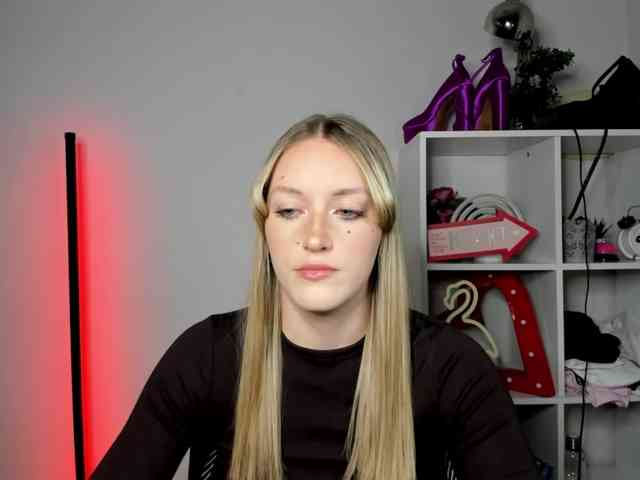 Model: EvelynBlond26