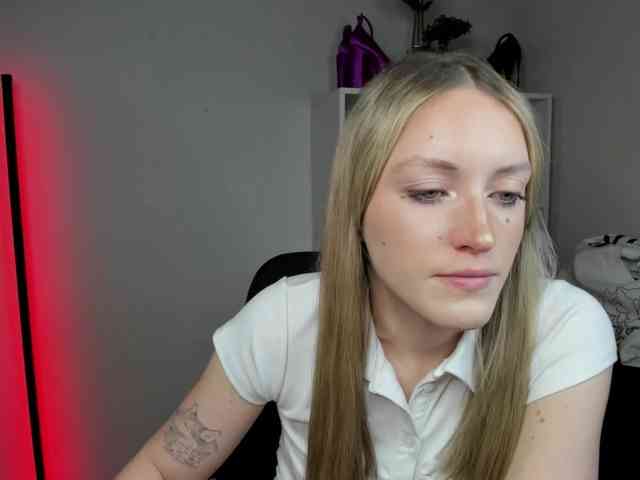 EvelynBlond26