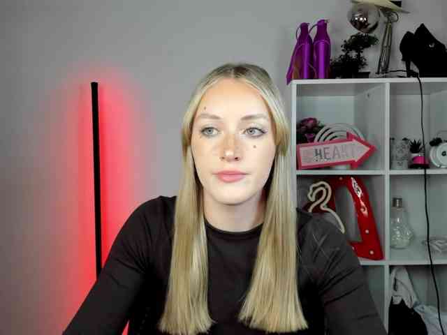 EvelynBlond26