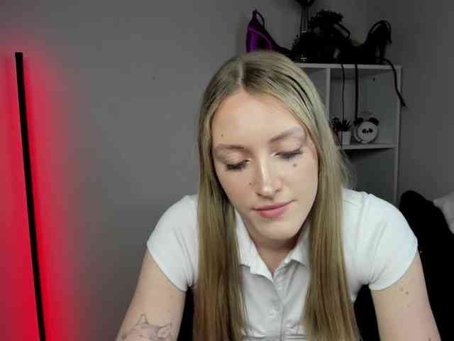 EvelynBlond26