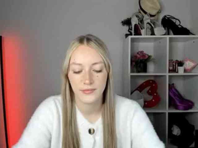 EvelynBlond26