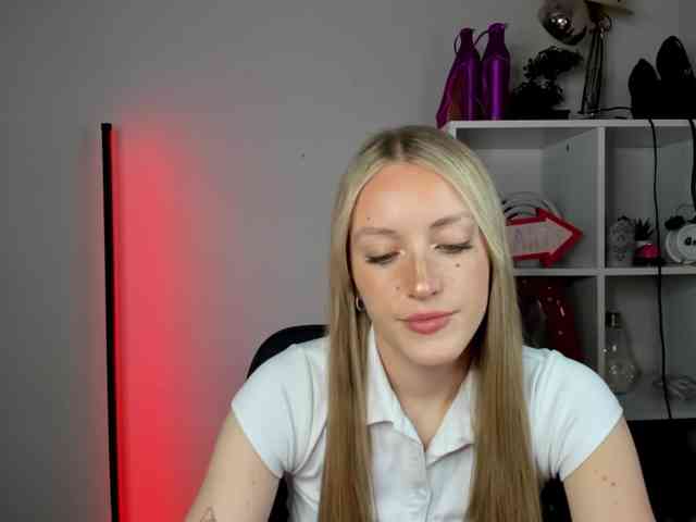 EvelynBlond26