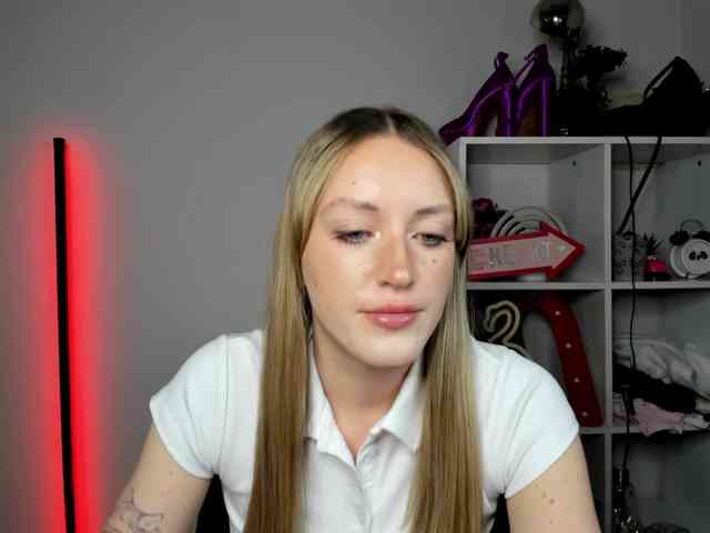 EvelynBlond26