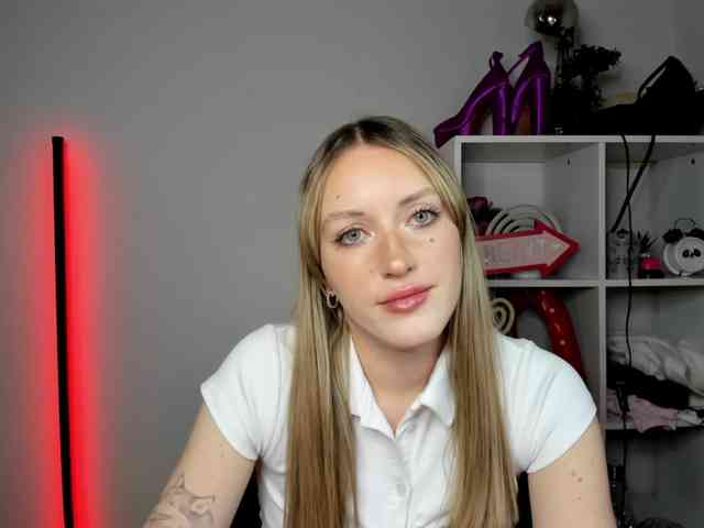 Model: EvelynBlond26