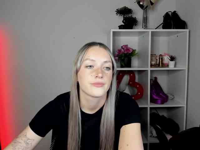 EvelynBlond26 webcam