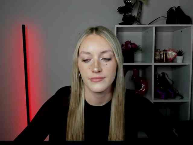 Model: EvelynBlond26