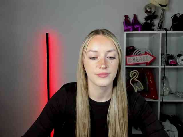 EvelynBlond26