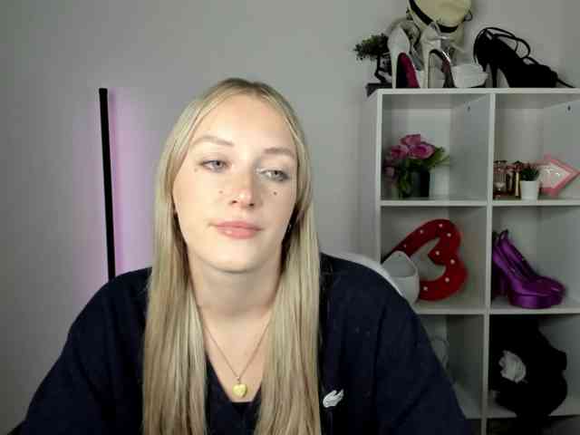 Model: EvelynBlond26