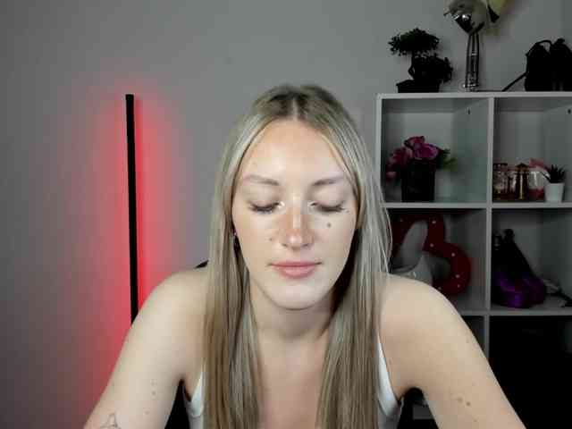 EvelynBlond26