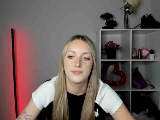 Model: EvelynBlond26