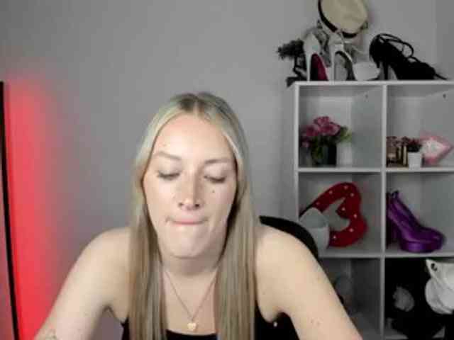 EvelynBlond26