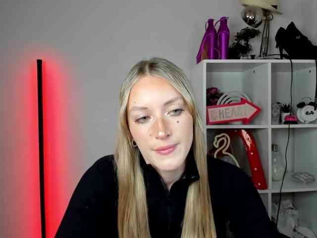 EvelynBlond26