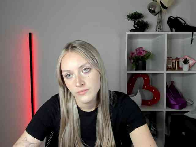 EvelynBlond26