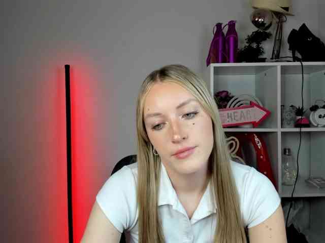 EvelynBlond26