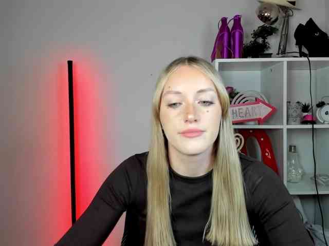 EvelynBlond26
