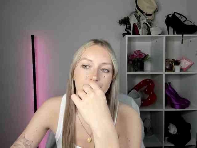 EvelynBlond26