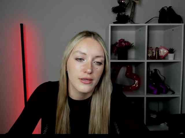 Model: EvelynBlond26