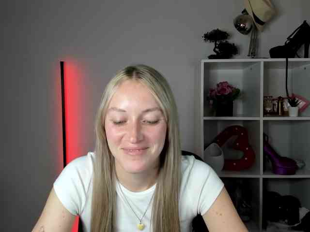 Model: EvelynBlond26