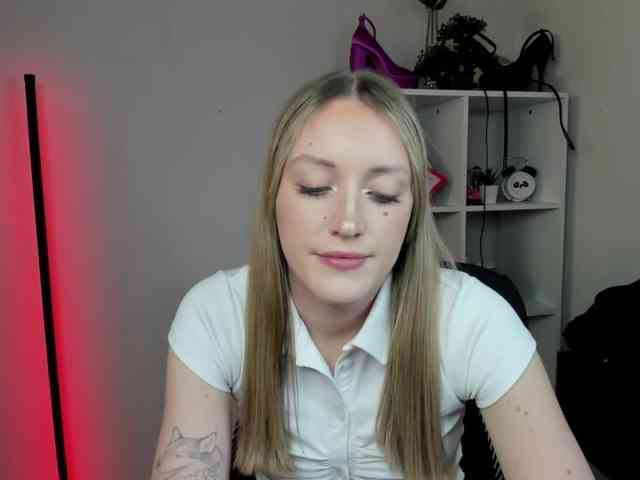 EvelynBlond26