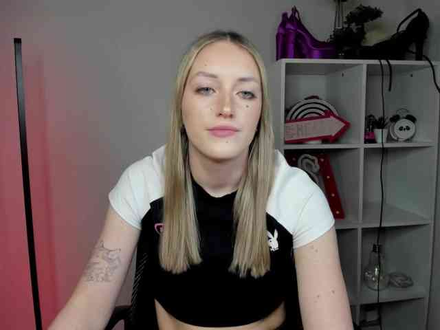 EvelynBlond26