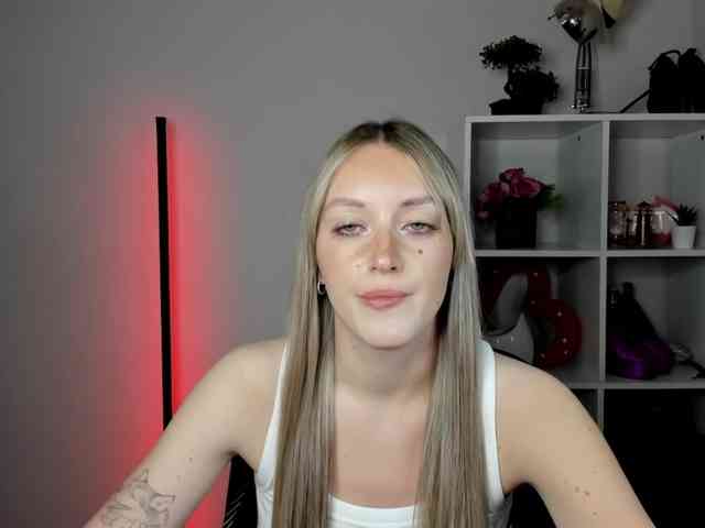 EvelynBlond26