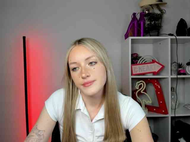 EvelynBlond26