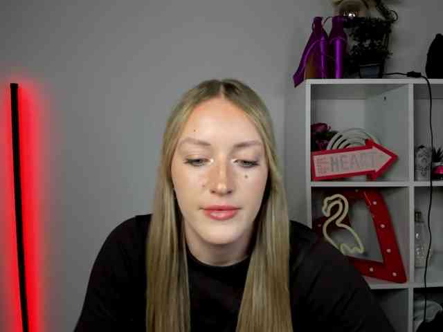 EvelynBlond26