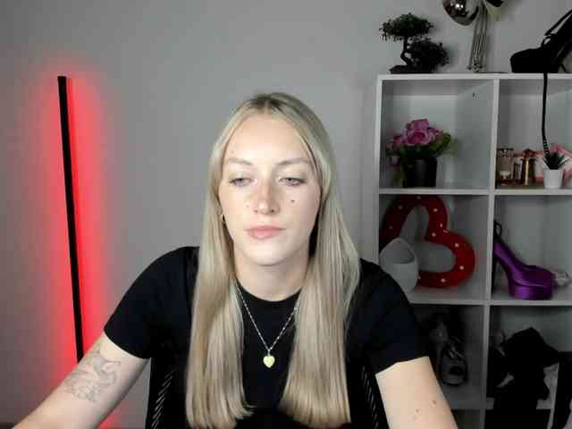 EvelynBlond26