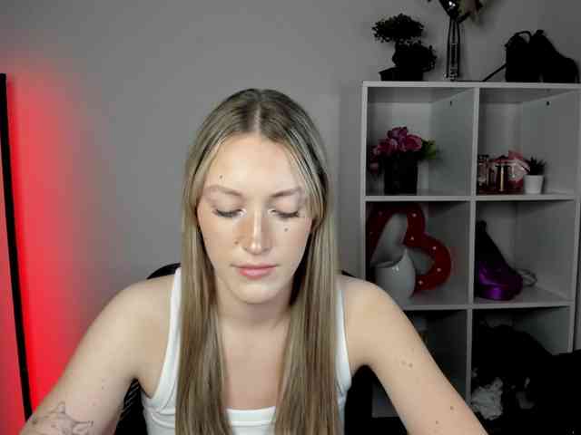 Model: EvelynBlond26