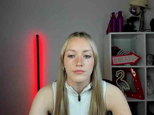 EvelynBlond26