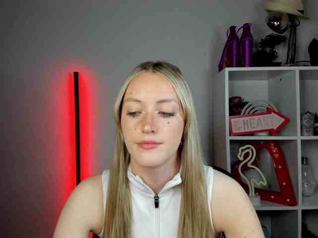 EvelynBlond26