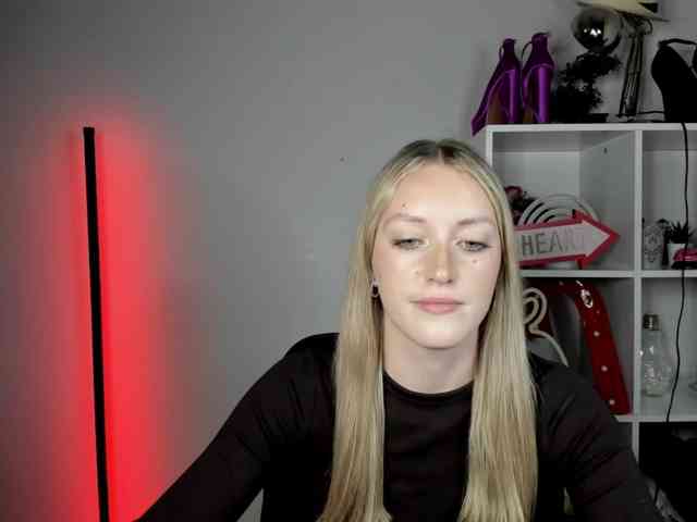 EvelynBlond26