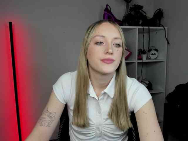 EvelynBlond26