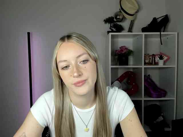 Model: EvelynBlond26