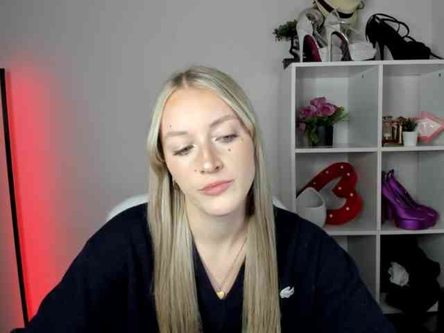 EvelynBlond26