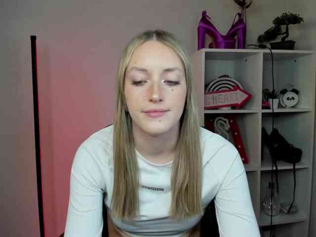 EvelynBlond26