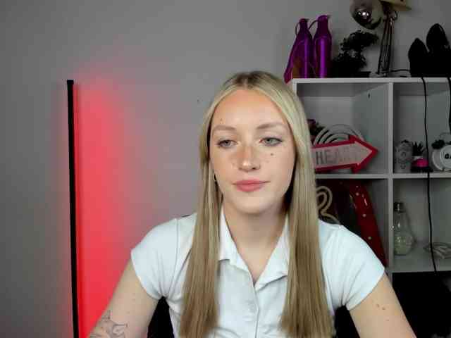 EvelynBlond26