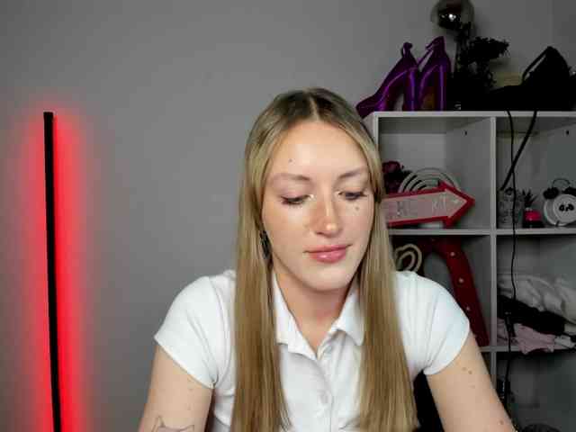 EvelynBlond26