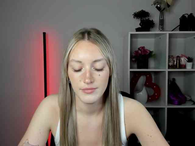 EvelynBlond26
