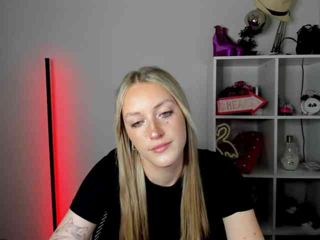 Model: EvelynBlond26