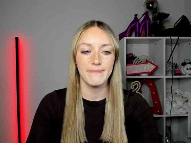 EvelynBlond26