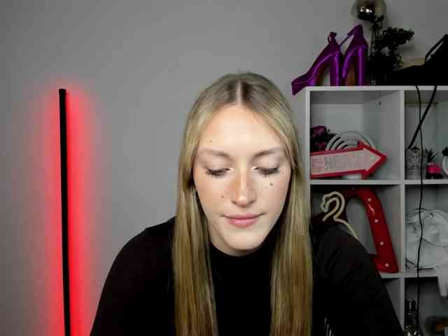 EvelynBlond26