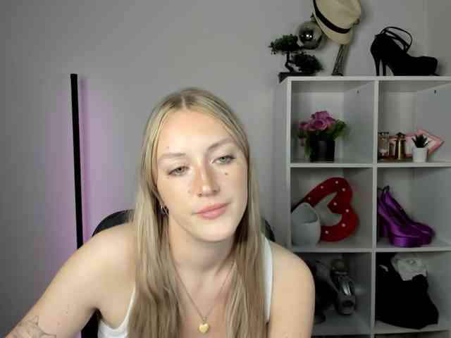 EvelynBlond26