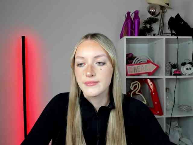 EvelynBlond26