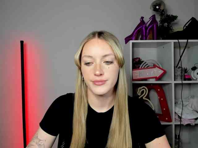 Model: EvelynBlond26