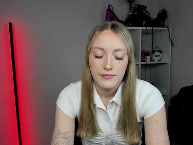 EvelynBlond26