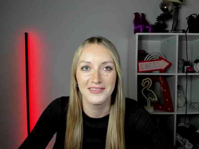 EvelynBlond26 webcam