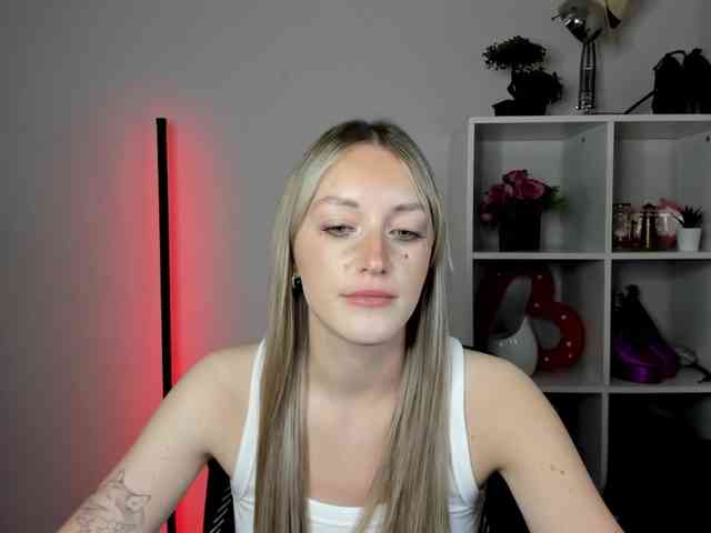 EvelynBlond26